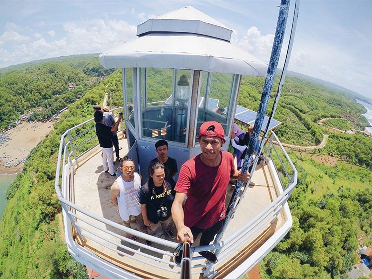 Mercusuar Pantai Baron Yang Indah Pemandangannya