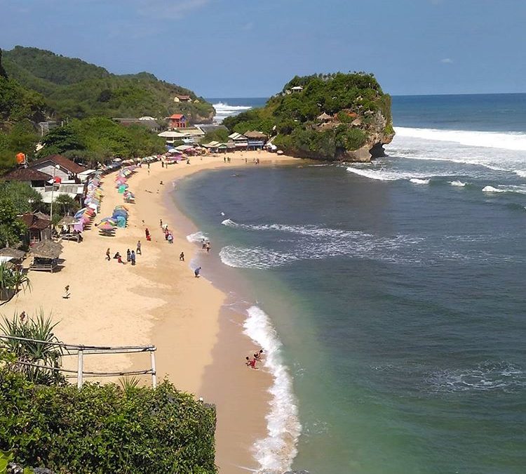 Menikmati Keindahan Pantai Indrayanti (Harga Tiket + Lokasinya)
