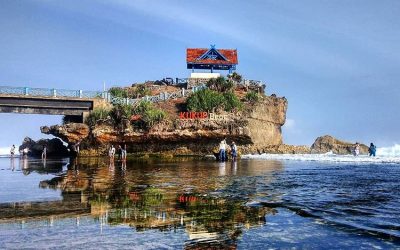 Pesona Pulau Karang di Pantai Kukup Jogja