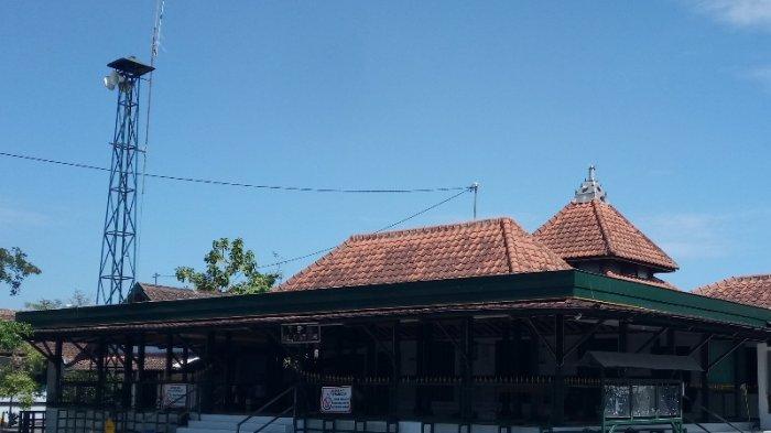 Wisata Sejarah Dan Religi Di Masjid Sulthoni