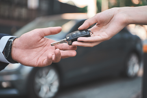 Syarat dan Ketentuan Sewa Mobil Lepas Kunci, Sumber: Unsplash